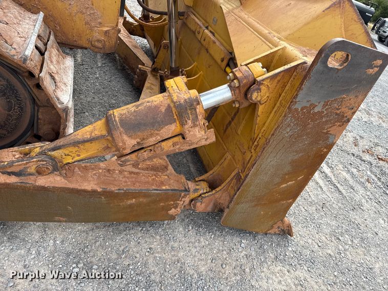 image for item EP0803 2003 Caterpillar D6R Series III dozer