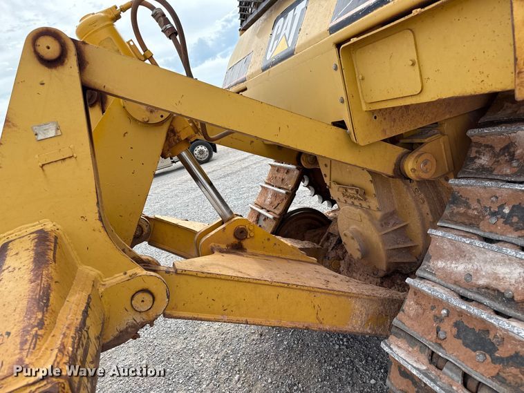 image for item EP0803 2003 Caterpillar D6R Series III dozer