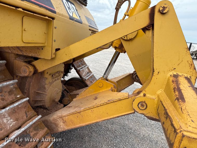 image for item EP0803 2003 Caterpillar D6R Series III dozer