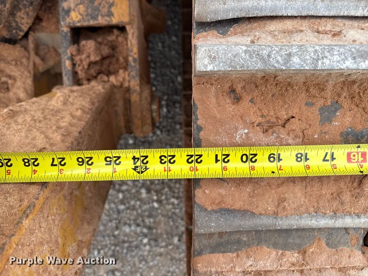 image for item EP0803 2003 Caterpillar D6R Series III dozer