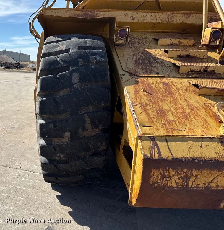 image for item EP0893 1987 Caterpillar 623E elevating scraper