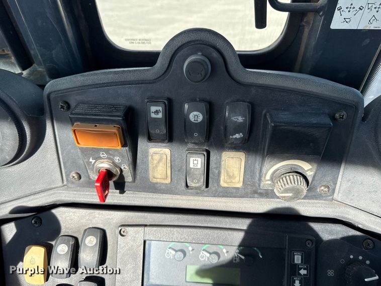 image for item EP0900 2009 John Deere 710J backhoe