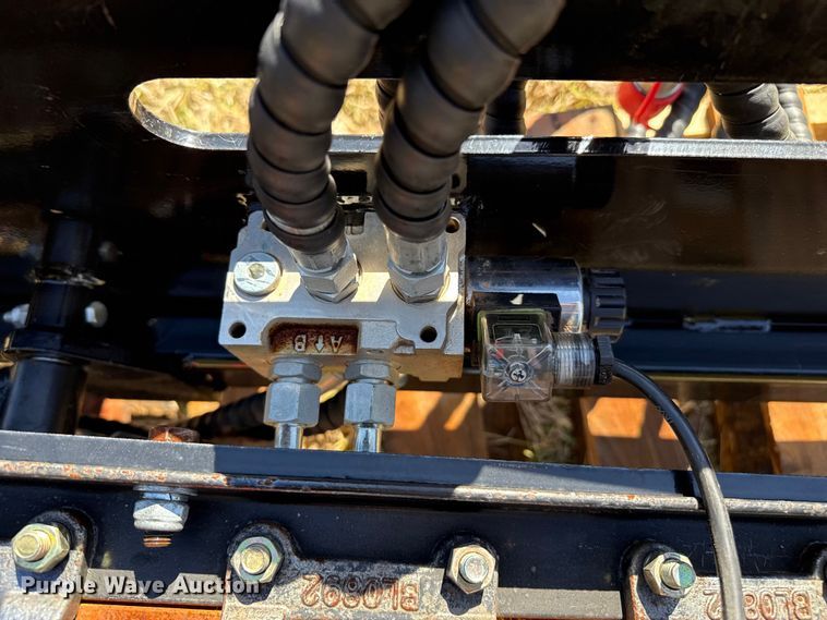 image for item EP0956 2024 GIYI GYD-LLJ skid steer hedge trimmer