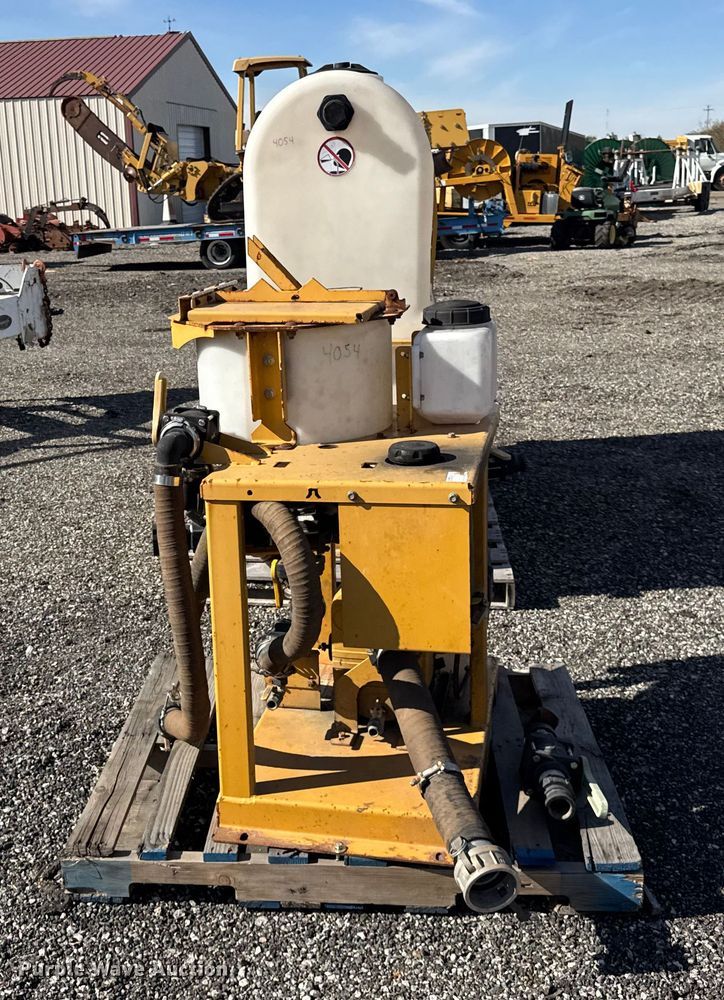 image for item ER0219 2016 Vermeer MX125 fluid mixing system