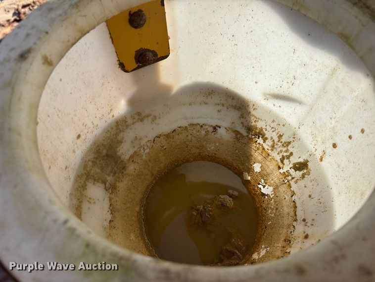 image for item ER0219 2016 Vermeer MX125 fluid mixing system