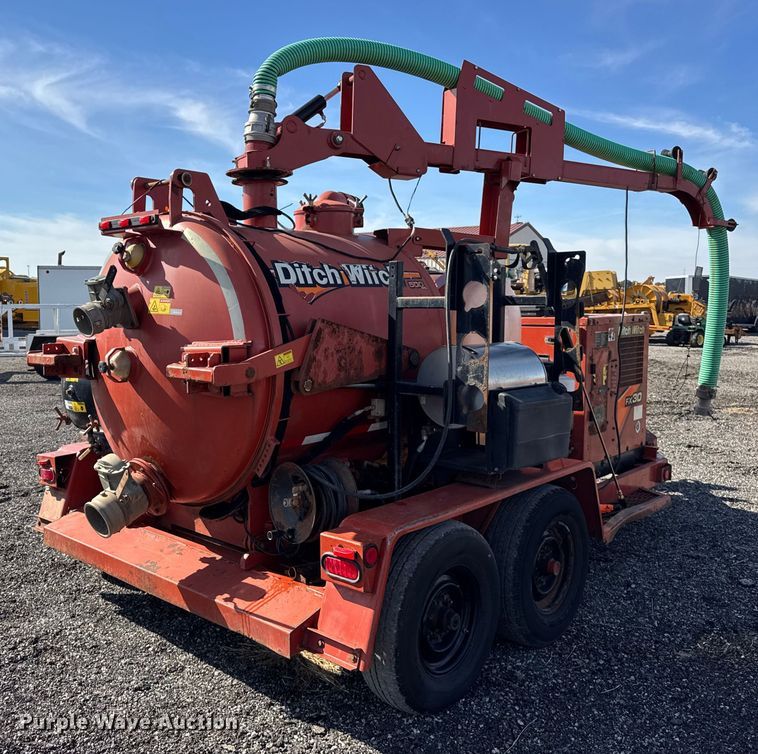 image for item ER0221 2017 Ditch Witch FX30 vacuum excavator