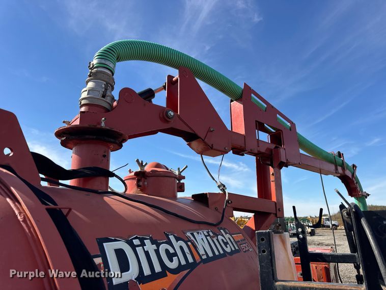 image for item ER0221 2017 Ditch Witch FX30 vacuum excavator