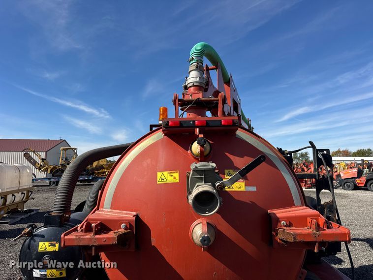 image for item ER0221 2017 Ditch Witch FX30 vacuum excavator