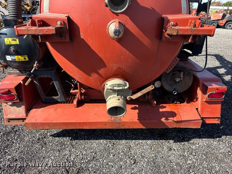 image for item ER0221 2017 Ditch Witch FX30 vacuum excavator