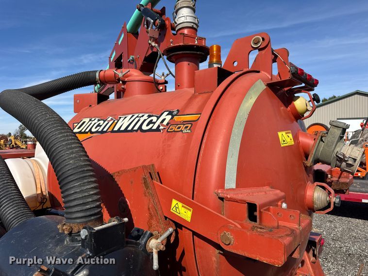 image for item ER0221 2017 Ditch Witch FX30 vacuum excavator