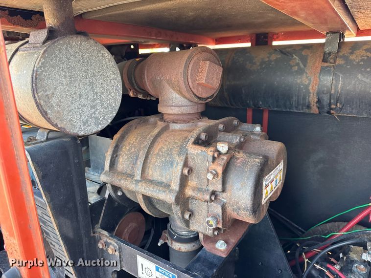 image for item ER0221 2017 Ditch Witch FX30 vacuum excavator