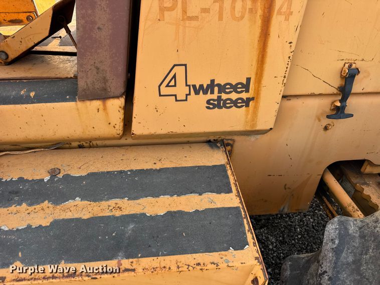 image for item ER0225 1989 Case 760 vibratory cable plow