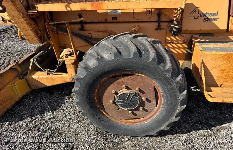 image for item ER0225 1989 Case 760 vibratory cable plow