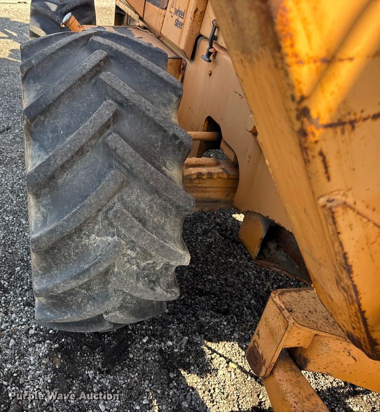 image for item ER0225 1989 Case 760 vibratory cable plow