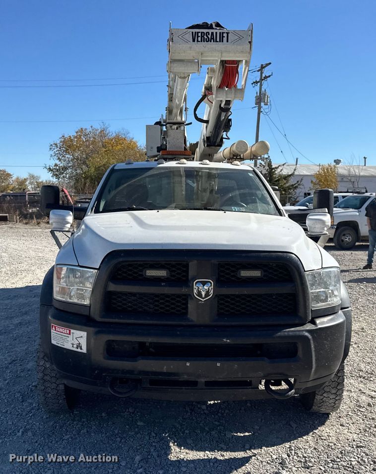 CAMIóN CON CANASTILLA 2016 RAM VERSALIFT