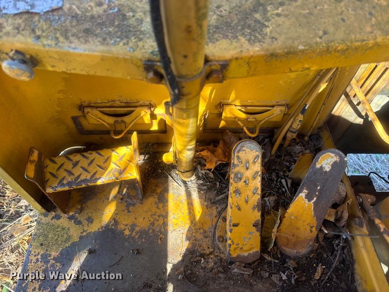 image for item ER0247 Caterpillar 613 elevating scraper