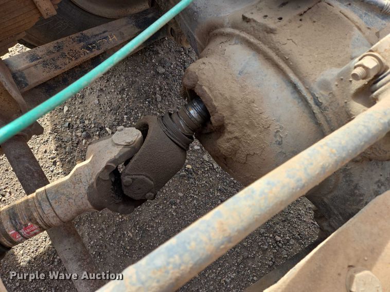 image for item ES2525 1988 Ford LNT9000 truck cab and chassis