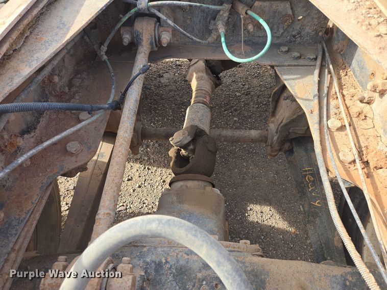 image for item ES2525 1988 Ford LNT9000 truck cab and chassis