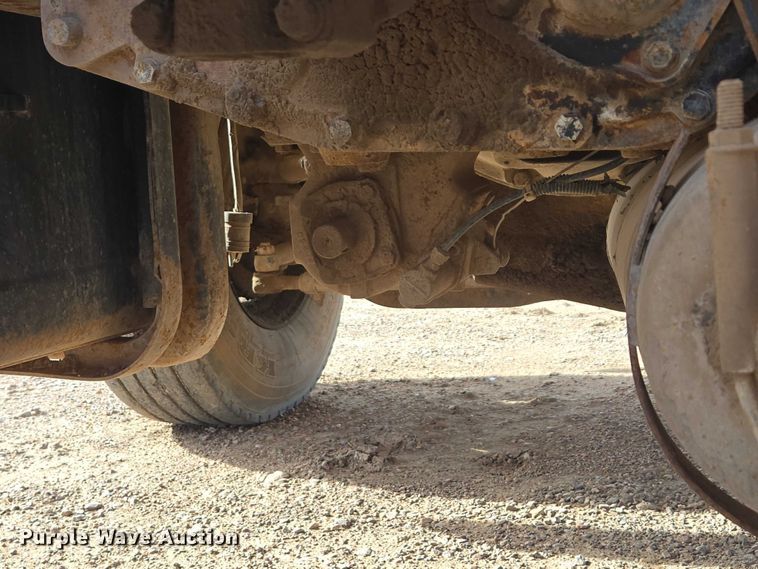 image for item ES2525 1988 Ford LNT9000 truck cab and chassis