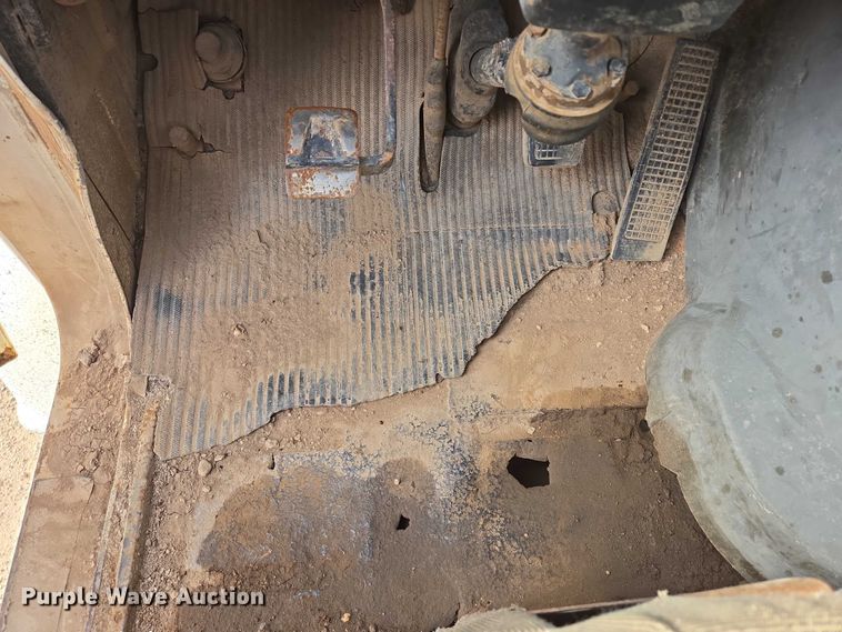 image for item ES2525 1988 Ford LNT9000 truck cab and chassis