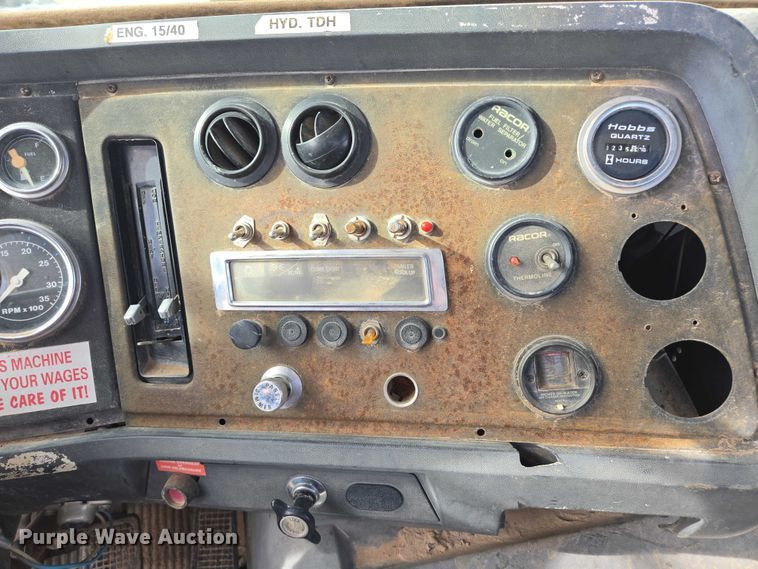 image for item ES2525 1988 Ford LNT9000 truck cab and chassis