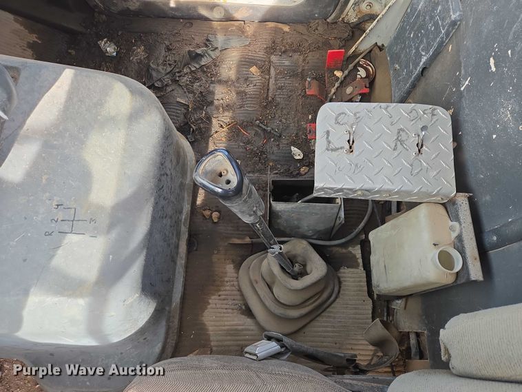 image for item ES2525 1988 Ford LNT9000 truck cab and chassis