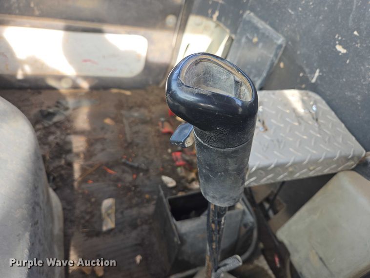 image for item ES2525 1988 Ford LNT9000 truck cab and chassis