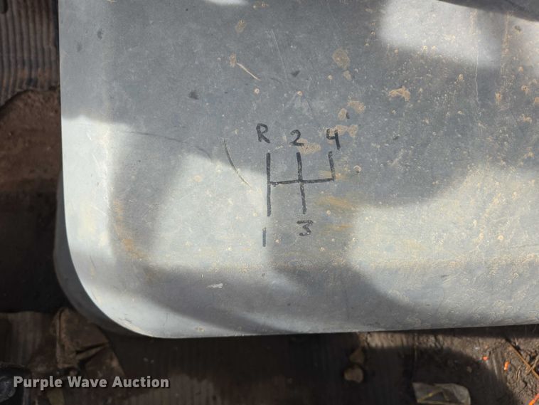 image for item ES2525 1988 Ford LNT9000 truck cab and chassis