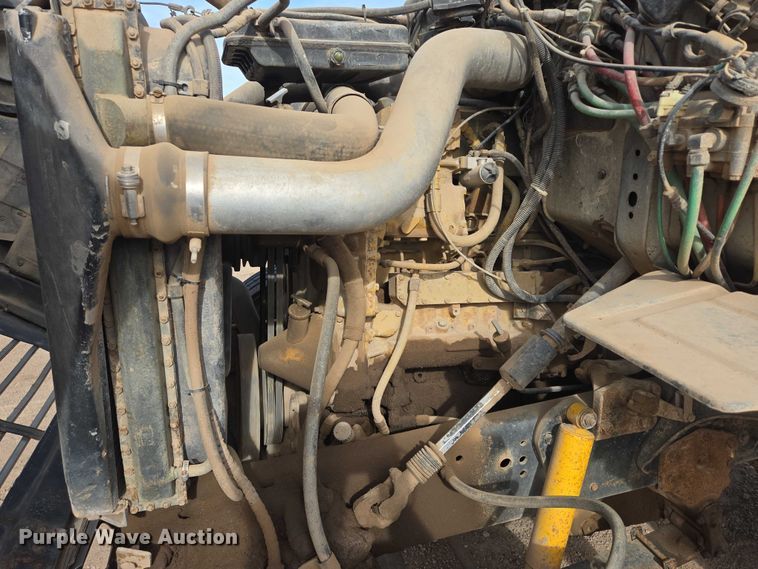 image for item ES2525 1988 Ford LNT9000 truck cab and chassis