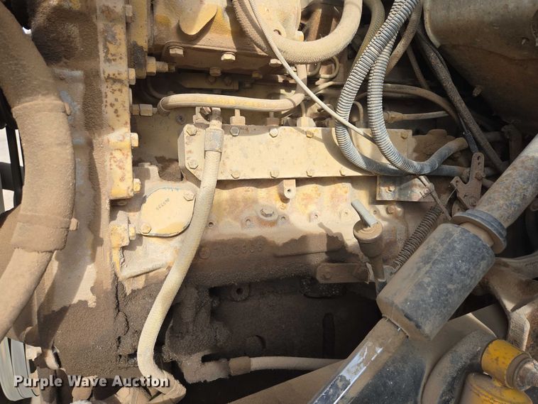 image for item ES2525 1988 Ford LNT9000 truck cab and chassis