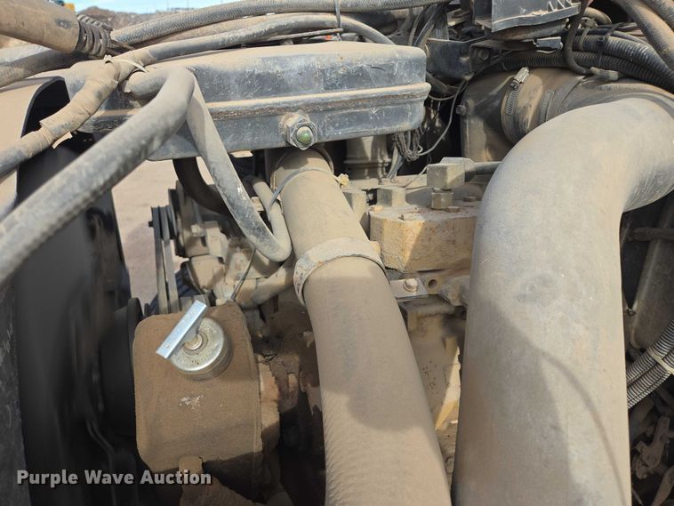 image for item ES2525 1988 Ford LNT9000 truck cab and chassis