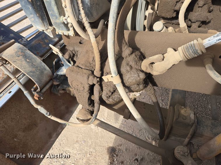 image for item ES2525 1988 Ford LNT9000 truck cab and chassis