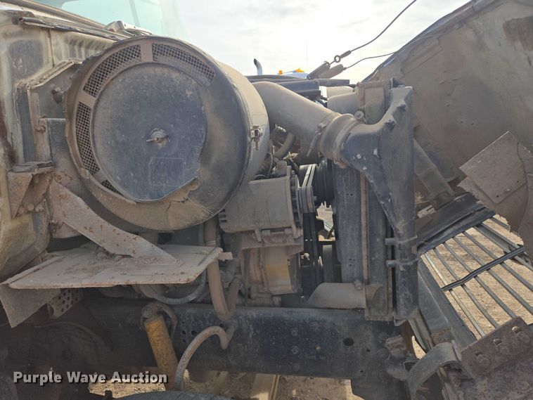 image for item ES2525 1988 Ford LNT9000 truck cab and chassis