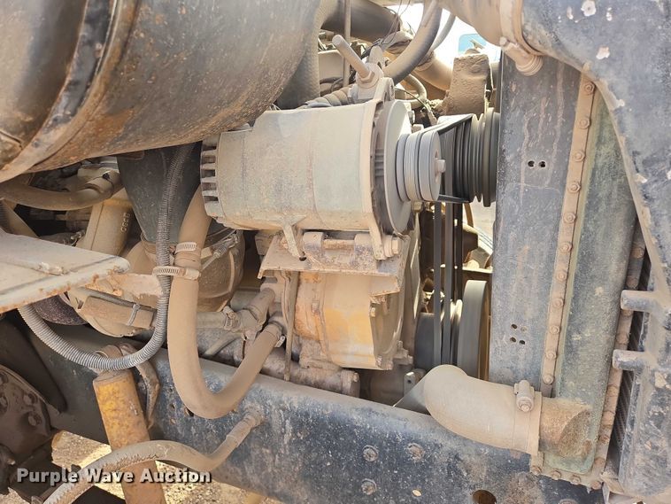 image for item ES2525 1988 Ford LNT9000 truck cab and chassis