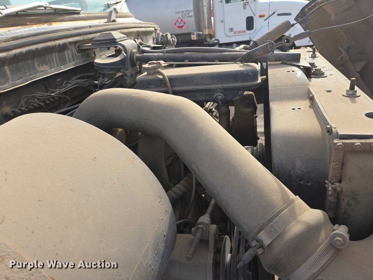 image for item ES2525 1988 Ford LNT9000 truck cab and chassis