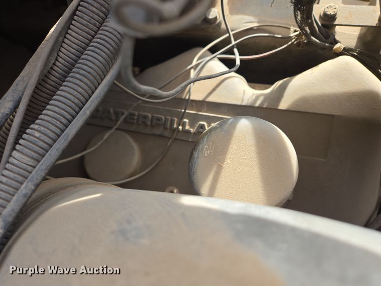 image for item ES2525 1988 Ford LNT9000 truck cab and chassis