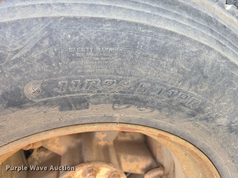 image for item ES2525 1988 Ford LNT9000 truck cab and chassis