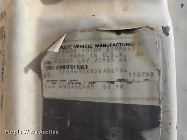 image for item ES2525 1988 Ford LNT9000 truck cab and chassis