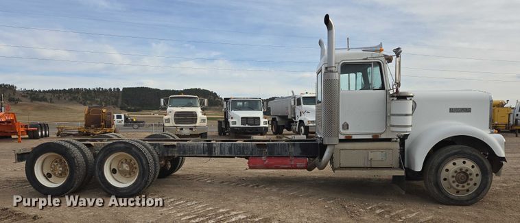 image for item ES2526 1977 Kenworth W900A truck cab and chassis