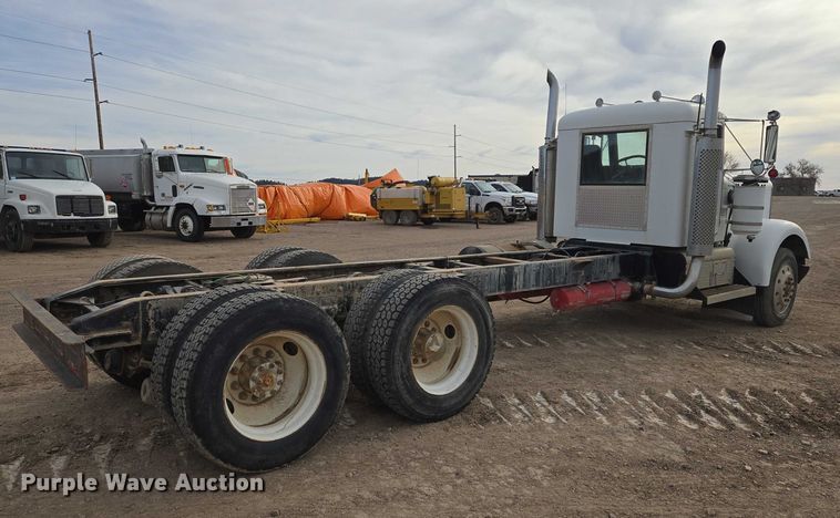 image for item ES2526 1977 Kenworth W900A truck cab and chassis