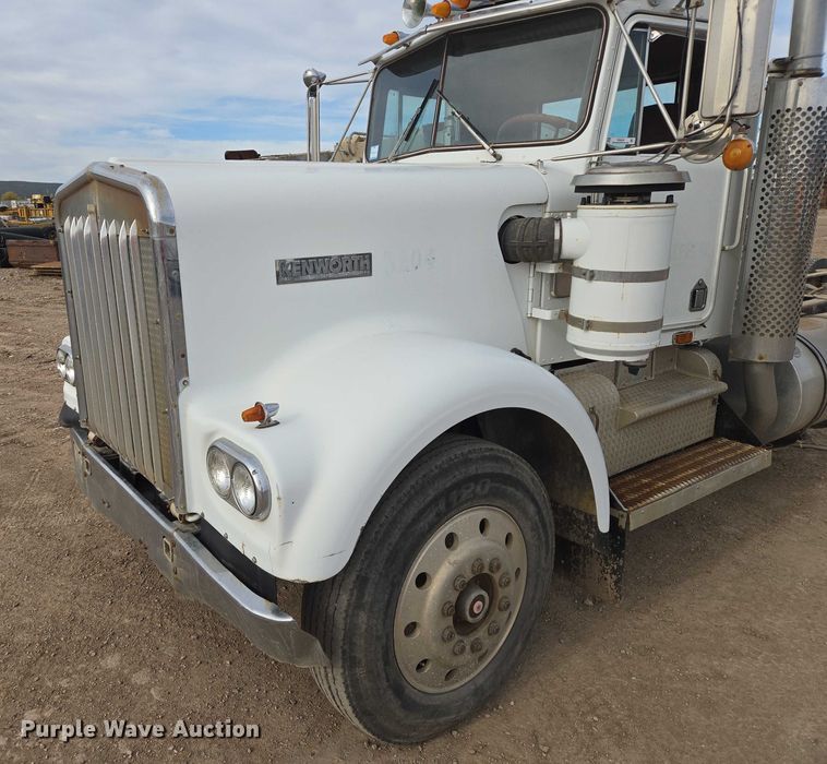 image for item ES2526 1977 Kenworth W900A truck cab and chassis