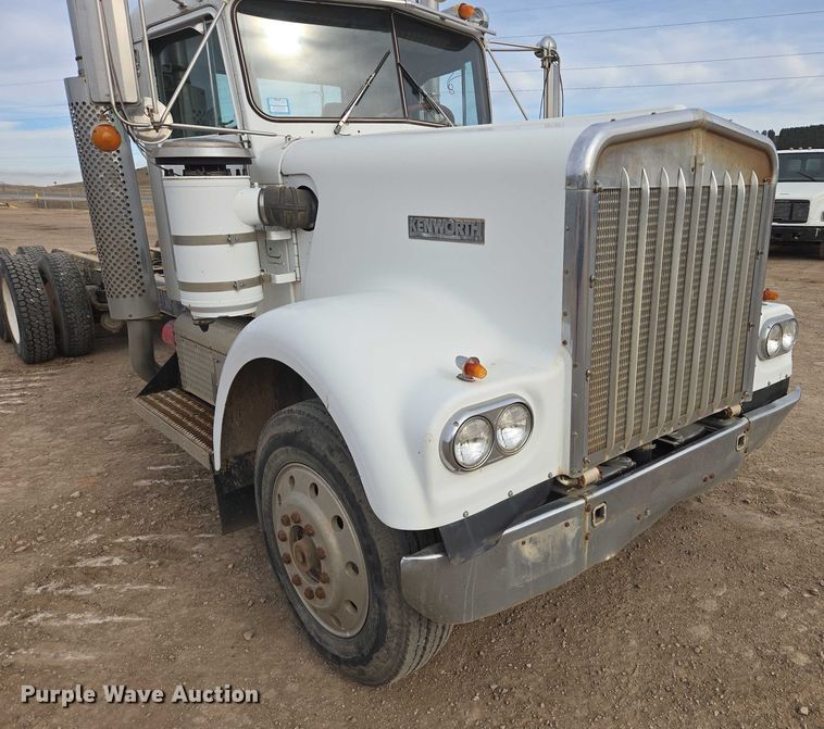 image for item ES2526 1977 Kenworth W900A truck cab and chassis