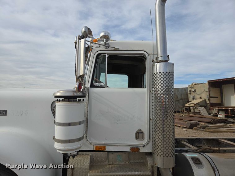 image for item ES2526 1977 Kenworth W900A truck cab and chassis