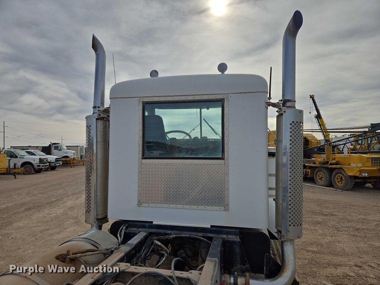 image for item ES2526 1977 Kenworth W900A truck cab and chassis