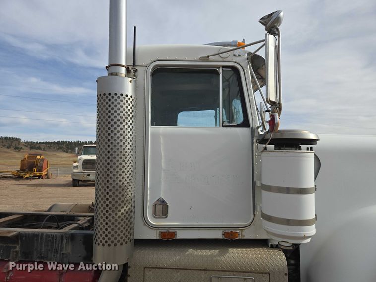 image for item ES2526 1977 Kenworth W900A truck cab and chassis