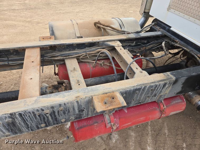 image for item ES2526 1977 Kenworth W900A truck cab and chassis