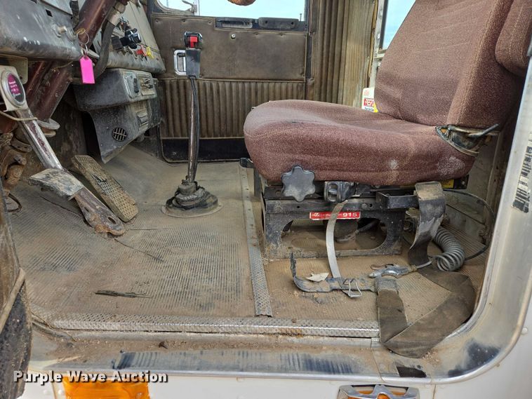 image for item ES2526 1977 Kenworth W900A truck cab and chassis