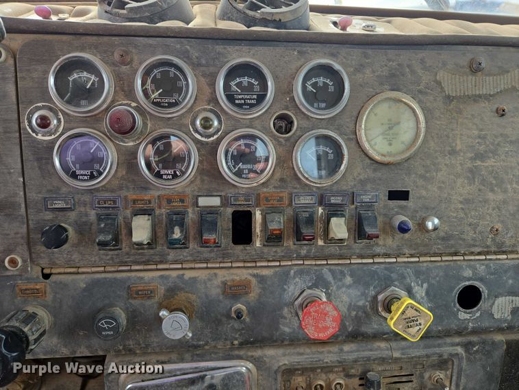 image for item ES2526 1977 Kenworth W900A truck cab and chassis