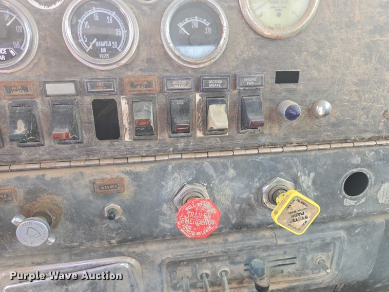 image for item ES2526 1977 Kenworth W900A truck cab and chassis