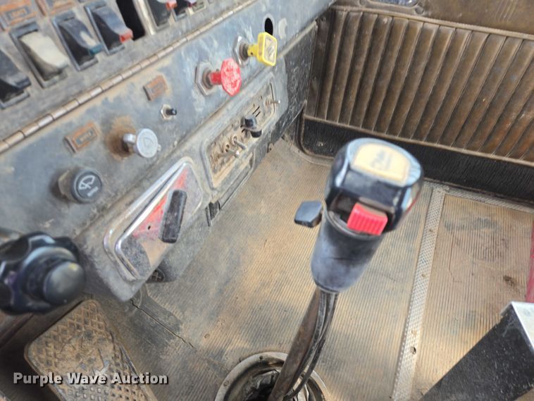 image for item ES2526 1977 Kenworth W900A truck cab and chassis